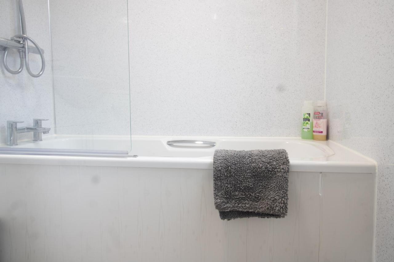 Adrian House, Near Hospital, Easy Parking + Garden Apartman Carlisle  Kültér fotó